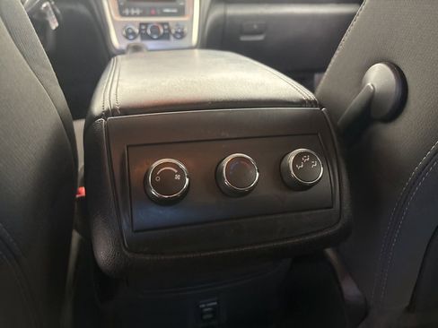 Used 2014 GMC Acadia SLE image 18
