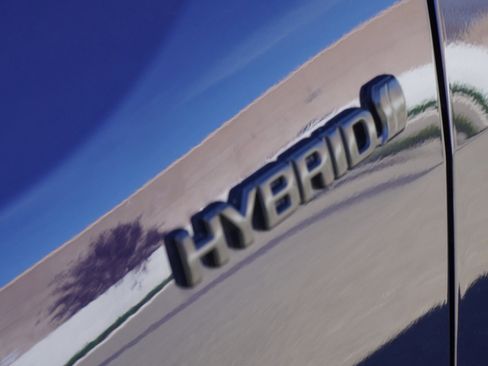 Used 2021 Toyota RAV4 XLE w/ XLE Grade Weather Package image 8