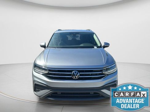 Used 2023 Volkswagen Tiguan SE FWD image 2