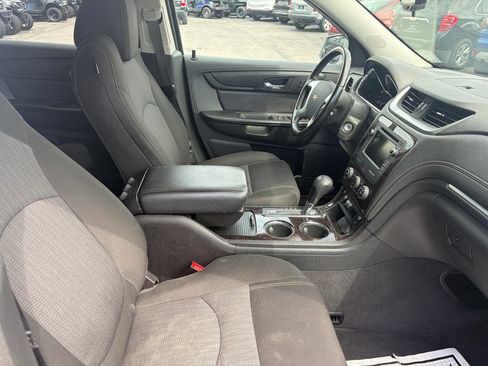 Used 2017 Chevrolet Traverse LT w/ Style and Technology Package FWD image 12