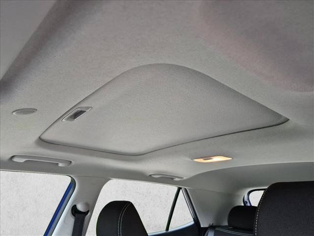 Used 2022 Hyundai Venue SEL FWD image 16