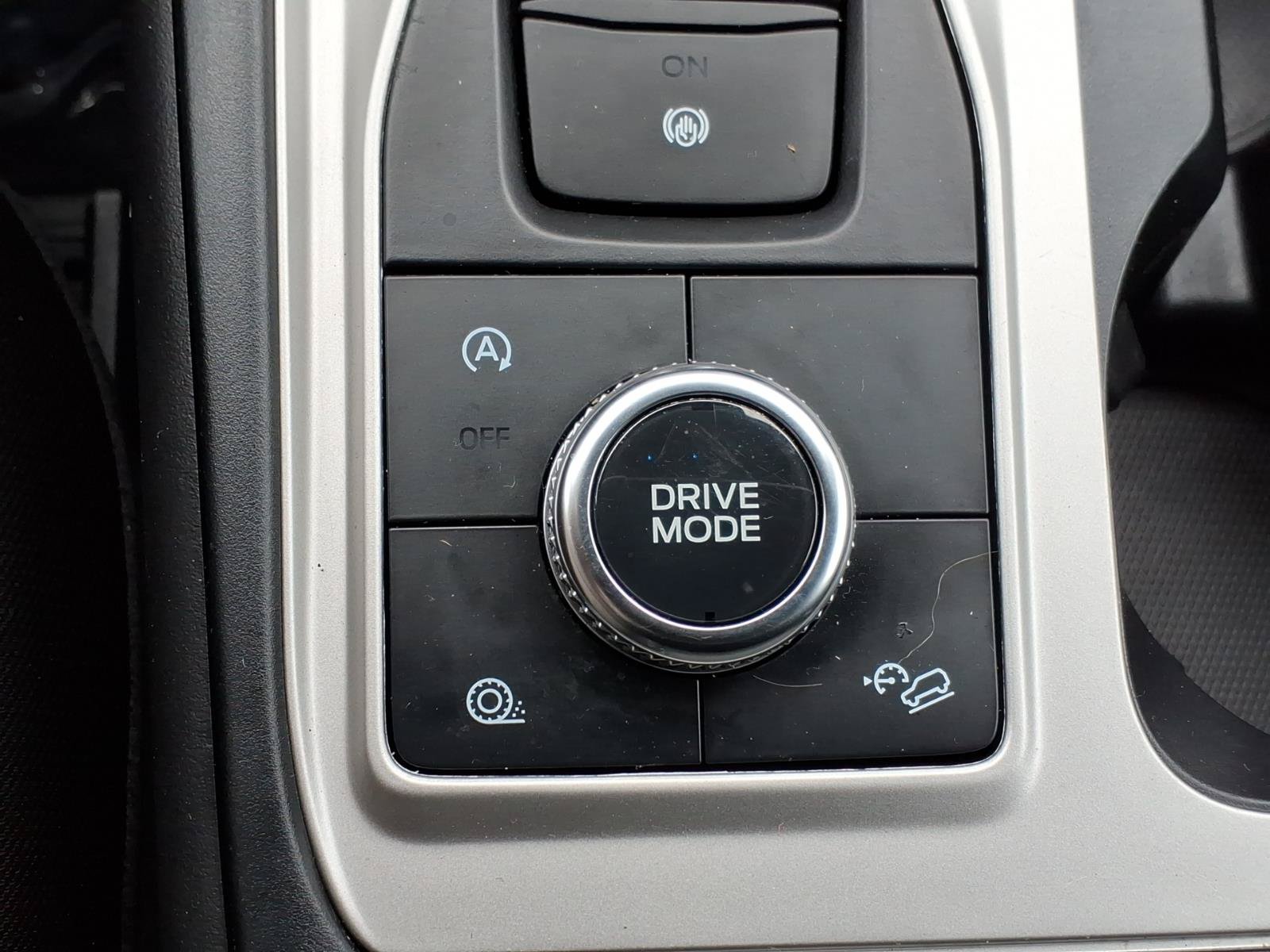 Used 2023 Ford Explorer XLT AWD/4WD image 23