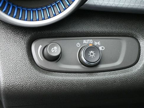 Used 2025 Chevrolet Trax LS image 15