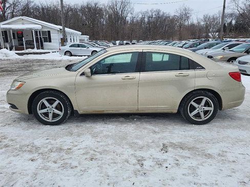 Used 2011 Chrysler 200 Touring image 6