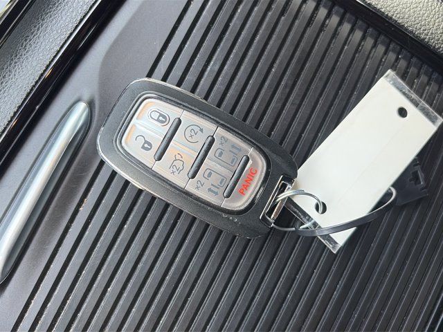Used 2025 Chrysler Pacifica Limited FWD image 59