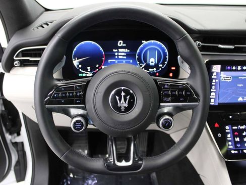 Used 2023 Maserati Grecale Modena image 21