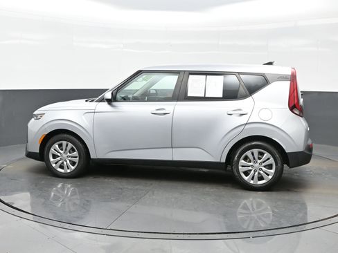 Used 2020 Kia Soul LX image 3
