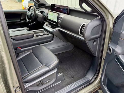 Used 2025 Ford Expedition Tremor image 25