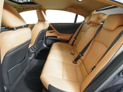Certified 2025 Lexus ES 300h Ultra Luxury image 12