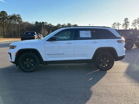New 2026 Jeep Grand Cherokee Altitude image 4