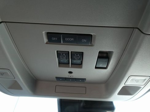 Used 2018 Chevrolet Silverado 2500 High Country w/ Duramax Plus Package image 34