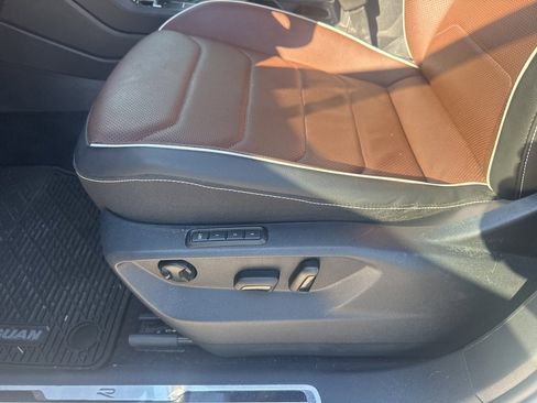 Used 2024 Volkswagen Tiguan SEL R-Line image 16