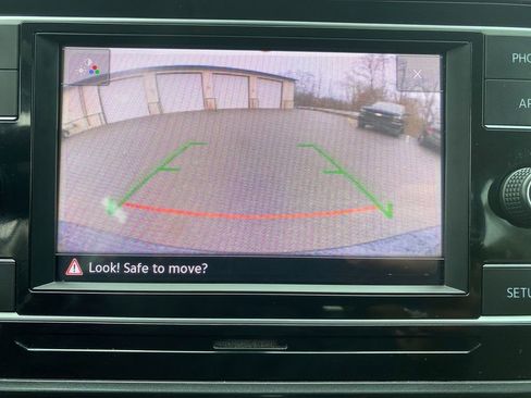 Used 2018 Volkswagen Golf S image 20