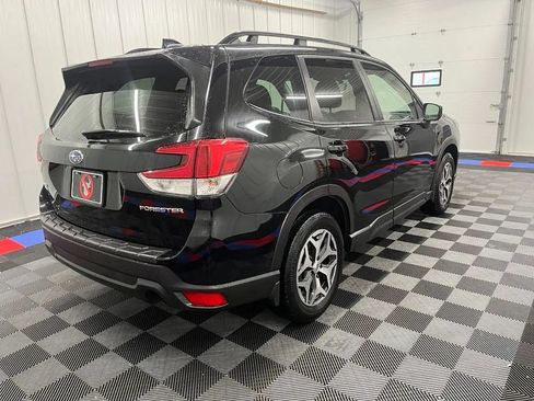 Used 2024 Subaru Forester Premium AWD/4WD image 2