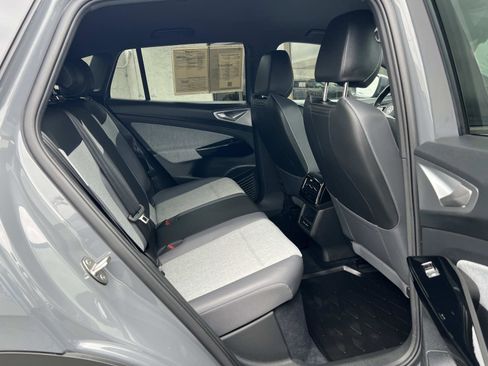 Certified 2023 Volkswagen ID.4 Pro AWD/4WD image 31
