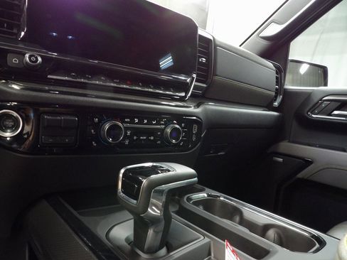 Used 2024 Chevrolet Silverado 1500 ZR2 w/ Technology Package image 24