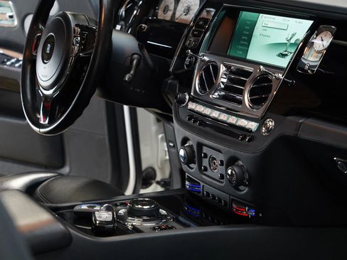 Used 2015 Rolls-Royce Ghost image 55