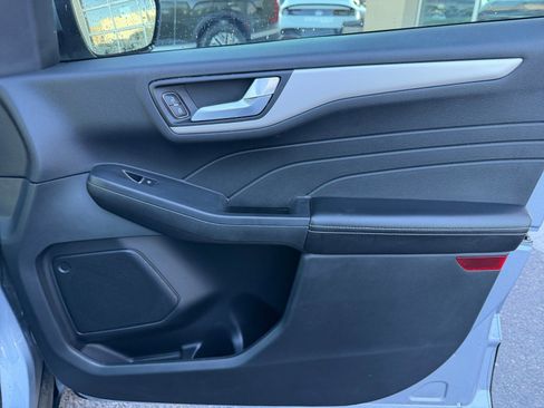 Used 2022 Ford Escape SEL w/ Technology Package image 16