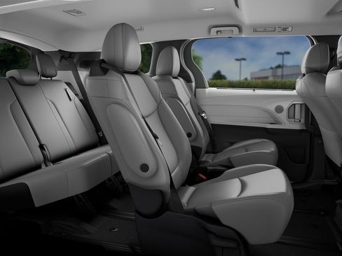 New 2025 Toyota Sienna XLE image 21