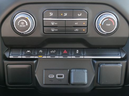 Certified 2023 Chevrolet Silverado 1500 Custom image 18