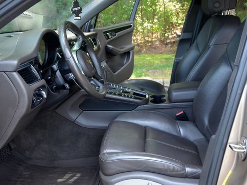 Used 2016 Porsche Macan S image 19