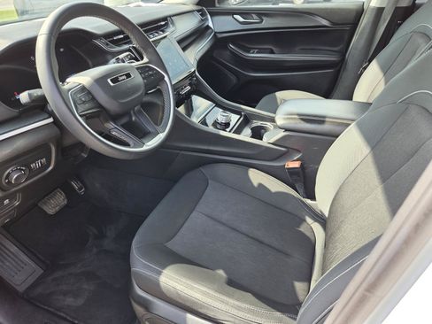 Used 2023 Jeep Grand Cherokee L Laredo RWD image 15