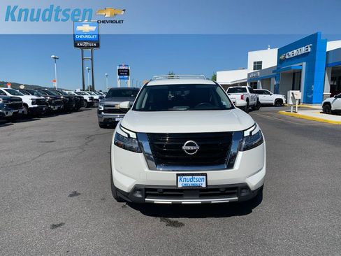 Used 2023 Nissan Pathfinder SL w/ Cargo Package AWD/4WD image 2