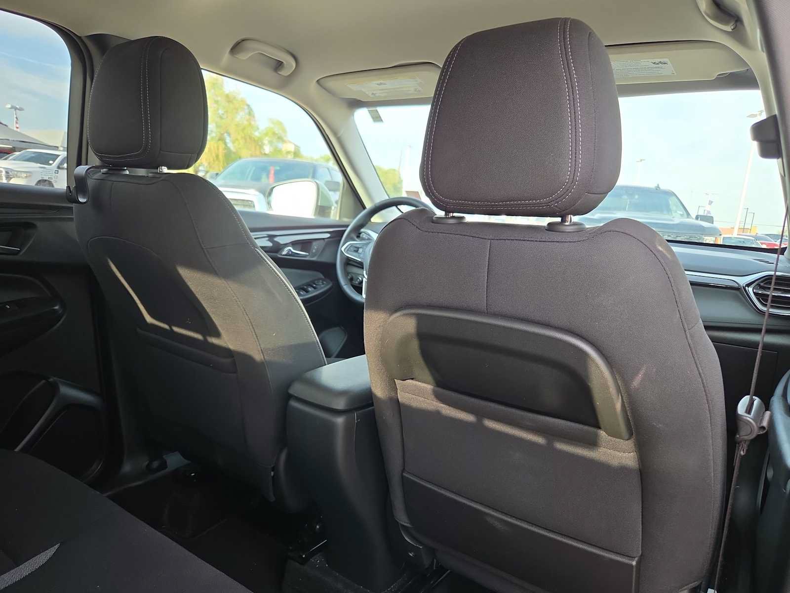 Used 2026 Chevrolet TrailBlazer LT w/ LT Cold Weather Package FWD image 16