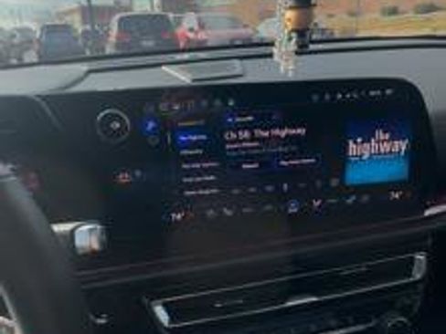 Used 2024 Chevrolet Traverse RS image 3