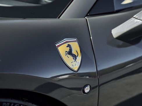 Used 2022 Ferrari F8 Tributo image 8