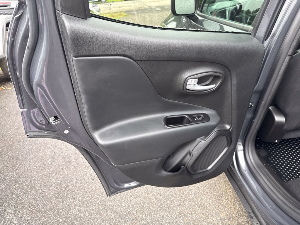 Certified 2023 Jeep Renegade Latitude AWD/4WD image 22