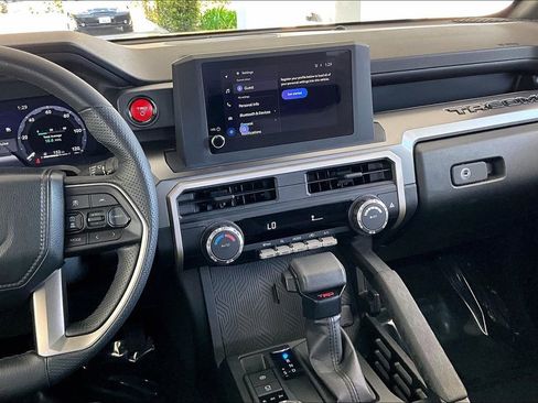 Certified 2025 Toyota Tacoma TRD Off-Road image 10