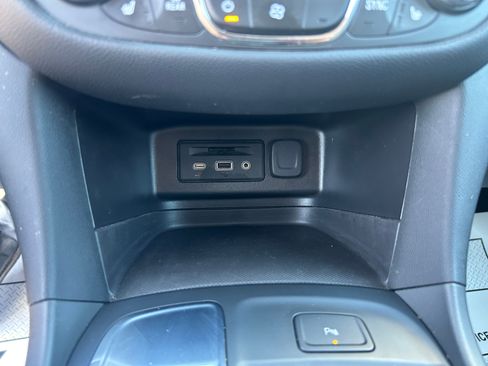 Used 2022 Chevrolet Equinox LT FWD image 22