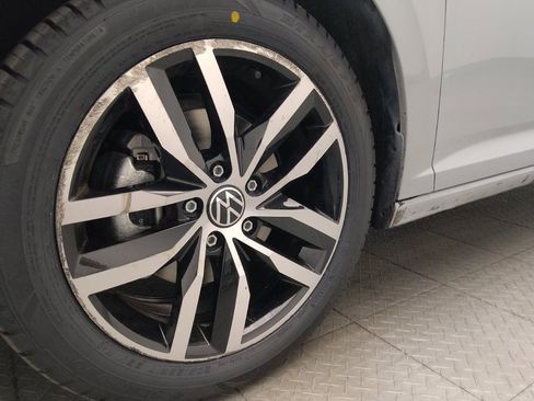 Used 2025 Volkswagen Jetta SE FWD image 31