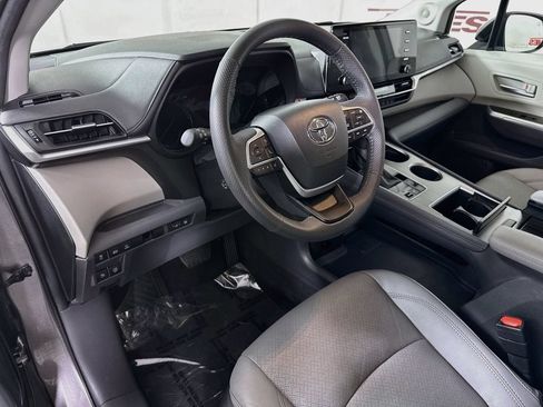 Used 2024 Toyota Sienna Limited AWD/4WD image 19