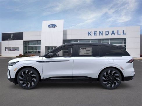 New 2026 Lincoln Nautilus Reserve image 3