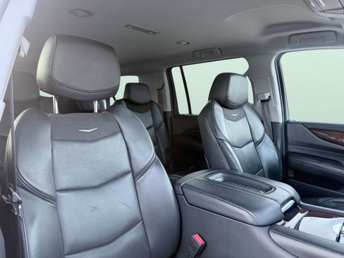 Used 2020 Cadillac Escalade ESV 2WD image 41