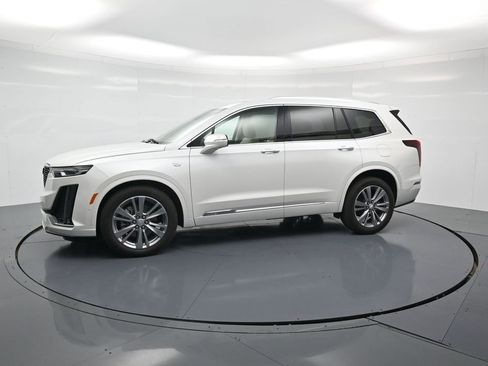 Used 2023 Cadillac XT6 Premium Luxury w/ Technology Package image 2