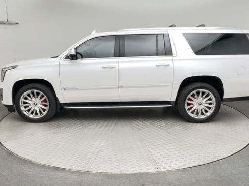Used 2019 Cadillac Escalade ESV Luxury AWD/4WD image 5