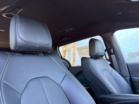 New 2026 Chrysler Pacifica Select image 16