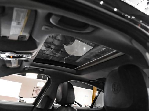 Used 2017 Alfa Romeo Giulia Sprint w/ Cold Weather Package image 4