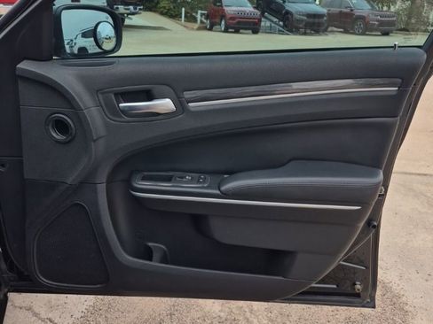 Used 2020 Chrysler 300 Touring w/ Sport Appearance Package image 17