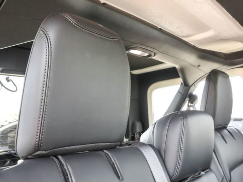 Used 2024 Jeep Wrangler Unlimited Rubicon image 36