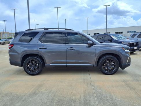 Used 2025 Honda Pilot Touring image 8