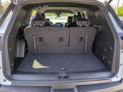 Used 2023 Chevrolet Traverse RS image 28