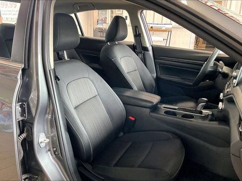 Used 2025 Nissan Altima 2.5 SV FWD image 21
