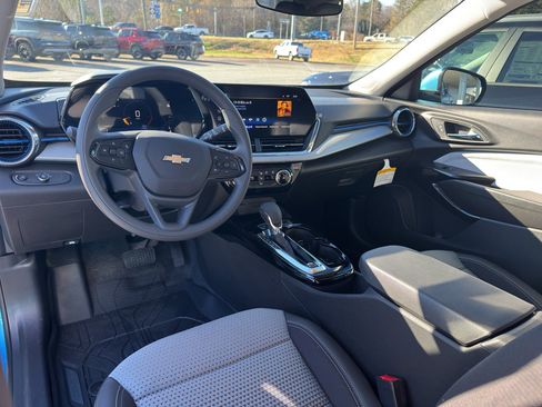 New 2026 Chevrolet Trax LT w/ Sunroof Package image 19