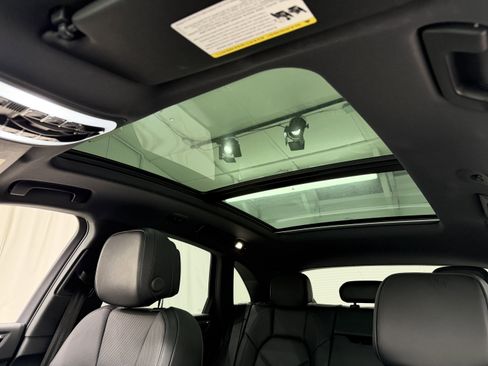 Certified 2025 Porsche Macan image 32