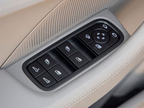 Certified 2025 Porsche Panamera image 22