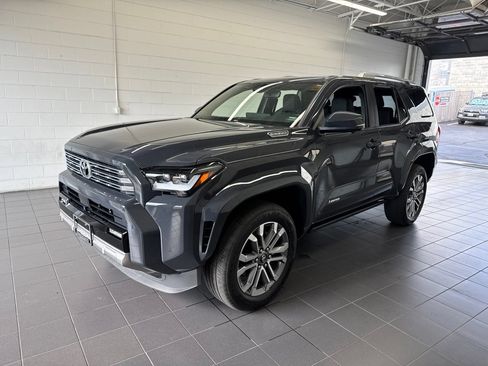 Used 2025 Toyota 4Runner Limited AWD/4WD image 4